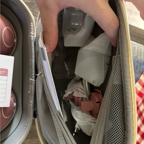 Pink Breast Pump and case - Picture 5 of 12